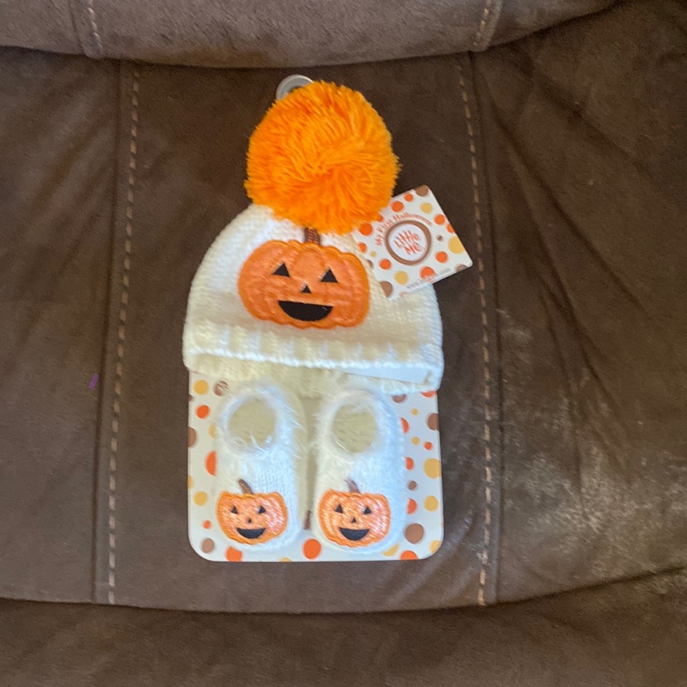 Halloween hat and booties